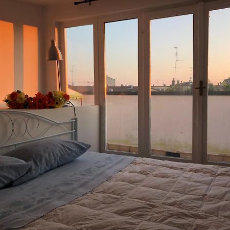 Charming 1-Bed Apartment In Milano ภายนอก รูปภาพ