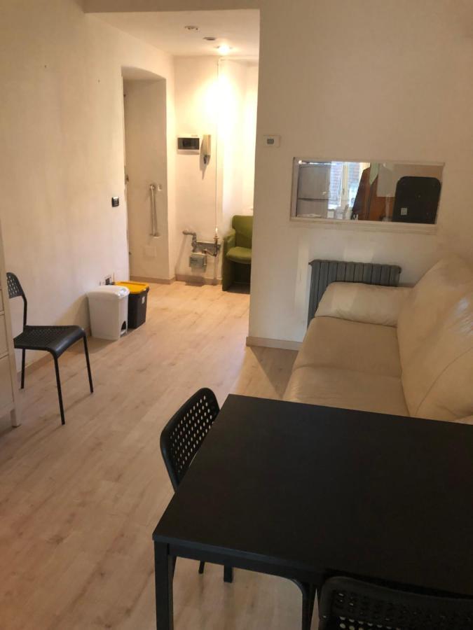 Charming 1-Bed Apartment In Milano ภายนอก รูปภาพ