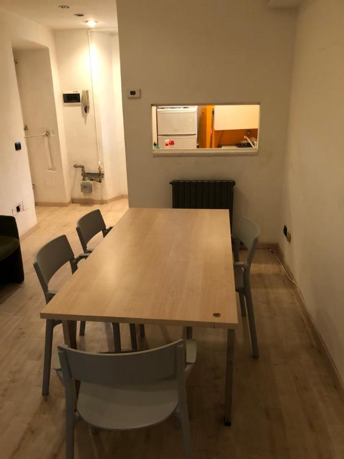 Charming 1-Bed Apartment In Milano ภายนอก รูปภาพ
